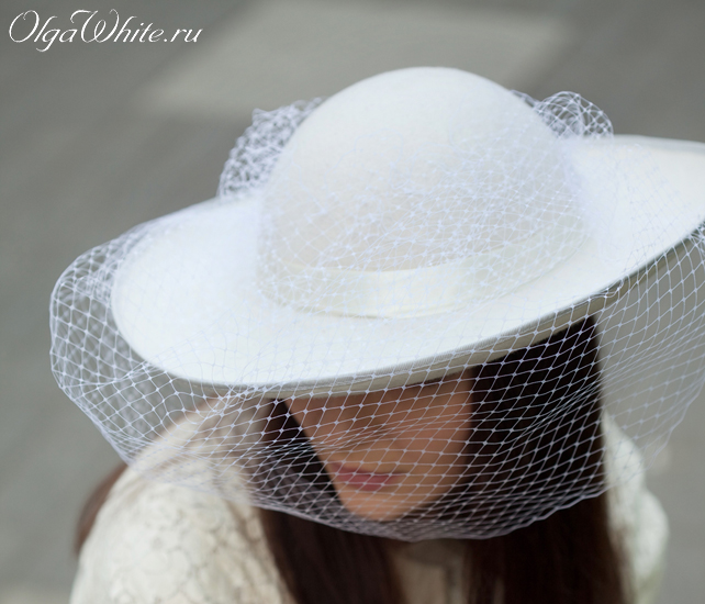 Широкополая белая свадебная шляпа с вуалью
